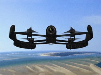  空拍 4軸 遙控 飛行 相機 Parrot Bebop ， 搭載 1400萬畫素 感光元件 及 魚眼 鏡頭