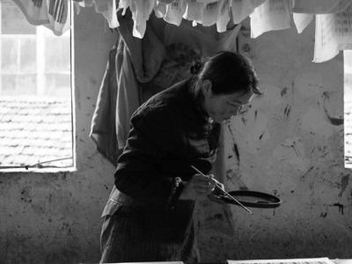 繁榮經濟下的螺絲釘， 中國 紡織廠工 紀實攝影