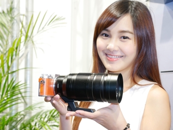 Panasonic Lumix GF8 強化自拍亮相，同步展出 Leica 超望遠變焦 100-400mm F/4-6.3