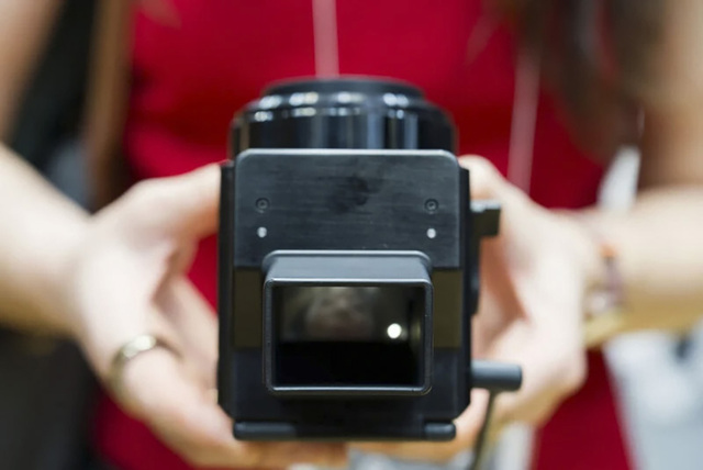 Canon 於 CP+ 2026 驚喜展示「腰平觀景窗」數位相機原型