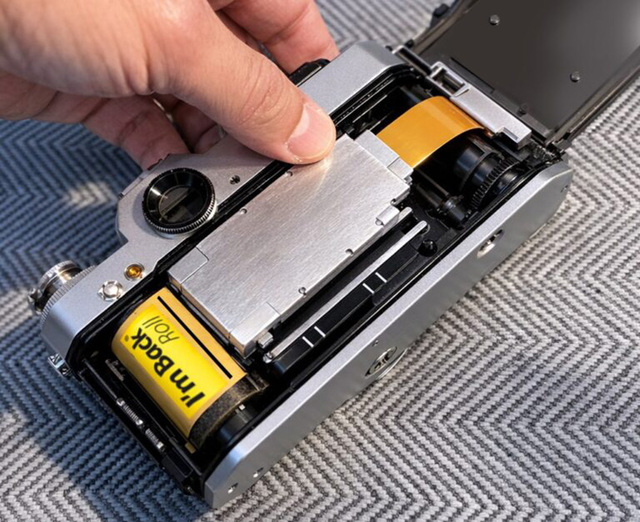 讓底片相機重生!I’m Back Roll 數位機背隆重登場,Sony 2,600 萬畫素 APS-C CMOS