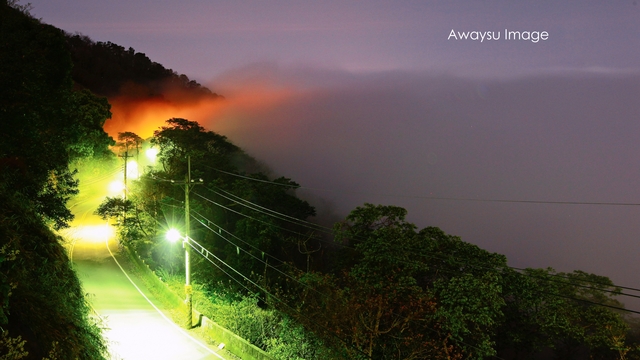 是該回家了，但路上已經被雲海包圍。