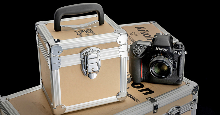Nikon F5誕生25週年，原廠發售迷你相機鏡頭硬殼箱紀念套組，限量250組 售價約NT$ 5,000