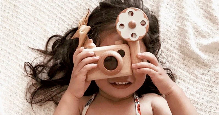 Father’s Factory 發售一系列優質木製玩具相機，不僅能激發孩童想像力，其品質更能當作傳家寶